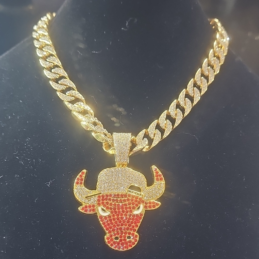 ⚡️Chicago Bulls Cuban Link Iced Out Necklace Gold Tone  hinestone Bull Pendant